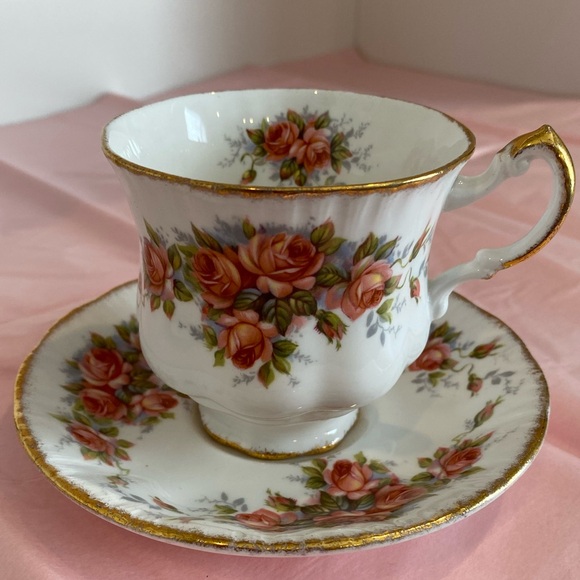 EUC Vtg Paragon Bone China Teacup and Saucer in Pattern “Elizabeth Rose” - Picture 3 of 11